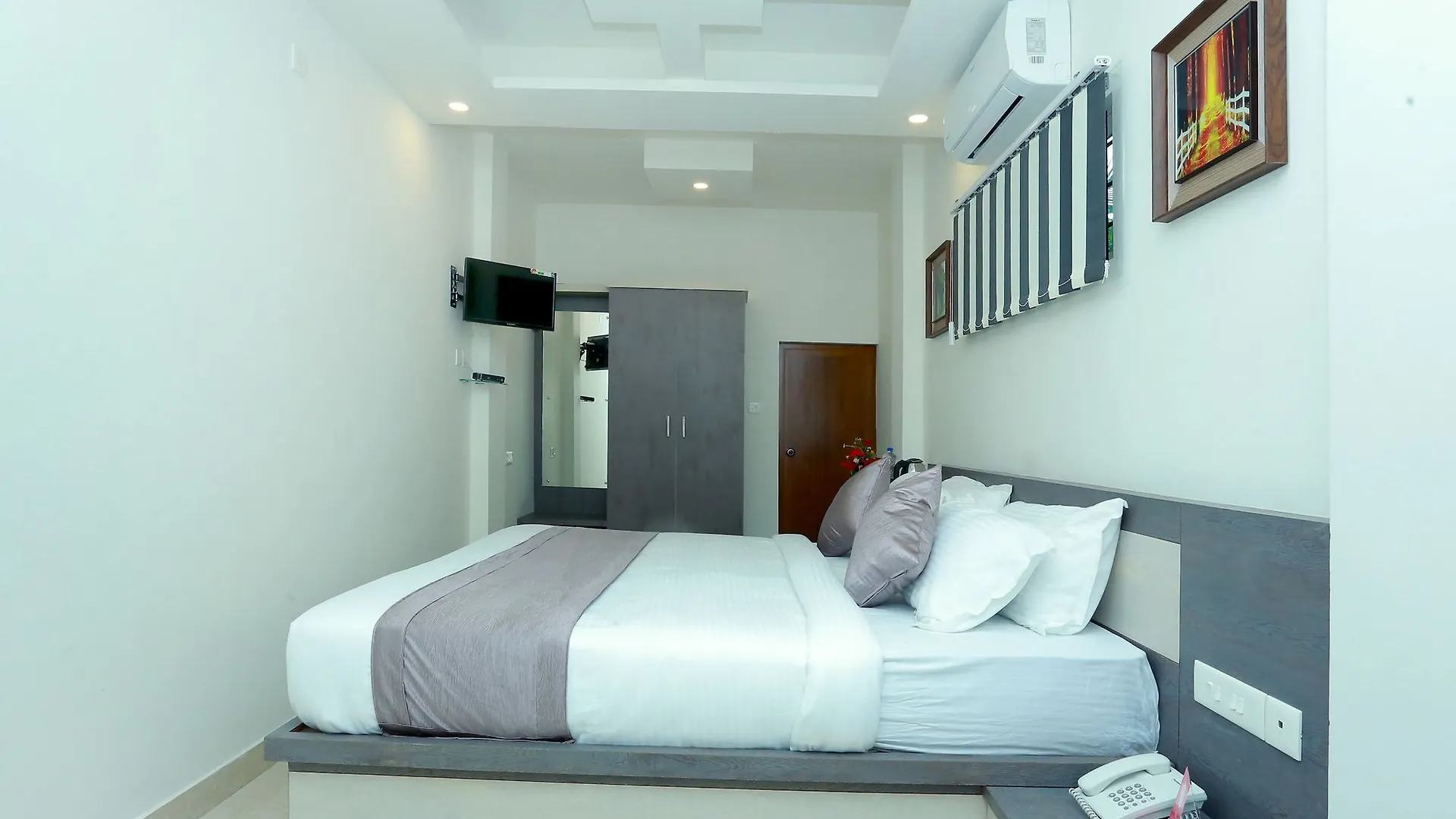 Oyo 10278 Hotel Caprice Residency Kochi