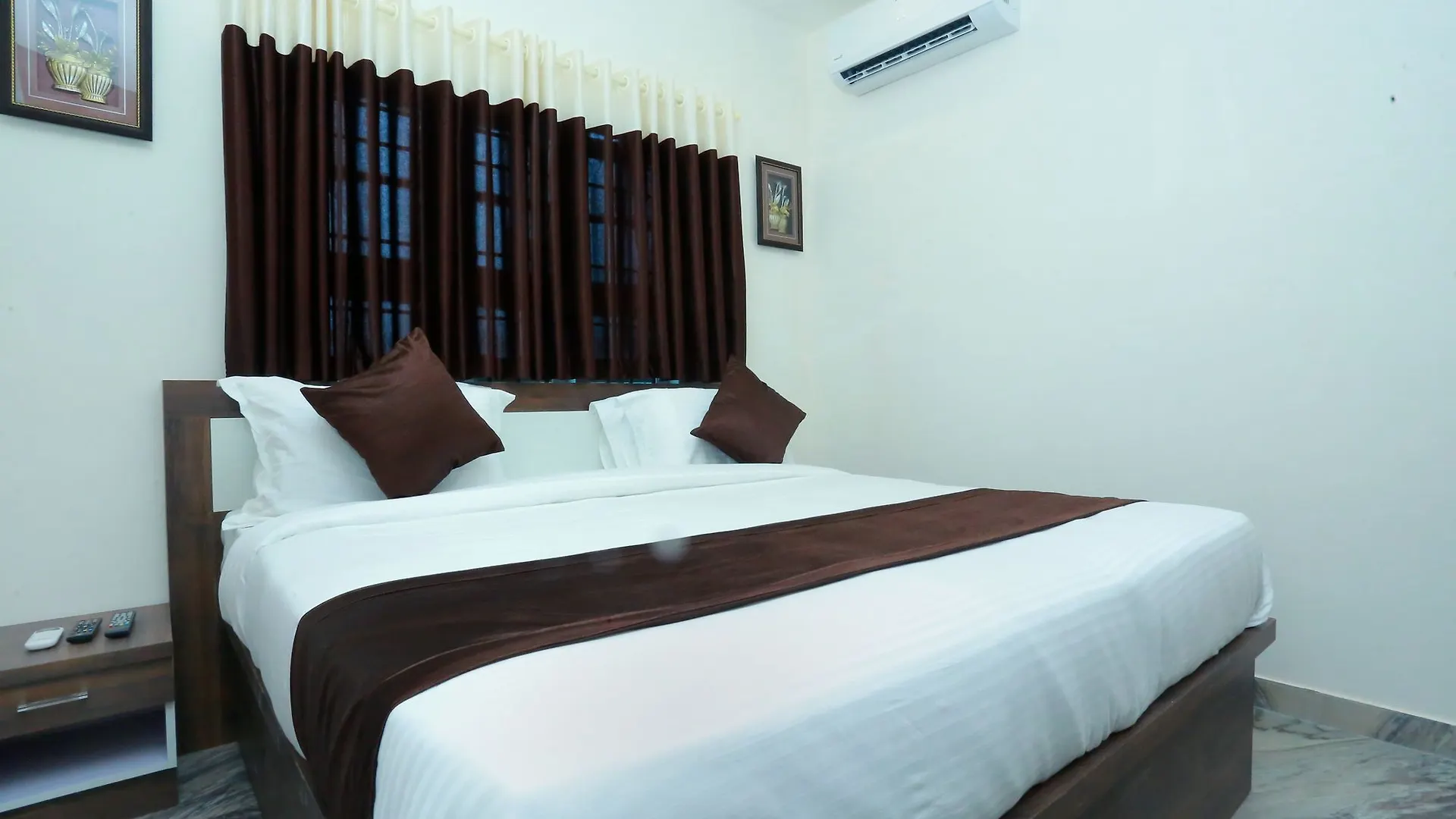 Oyo 10278 Hotel Caprice Residency Kochi 3*,  India