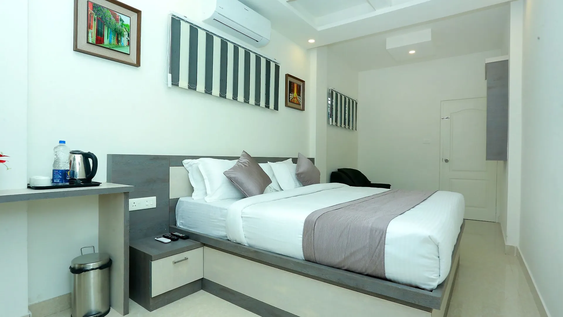 Oyo 10278 Hotel Caprice Residency Kochi