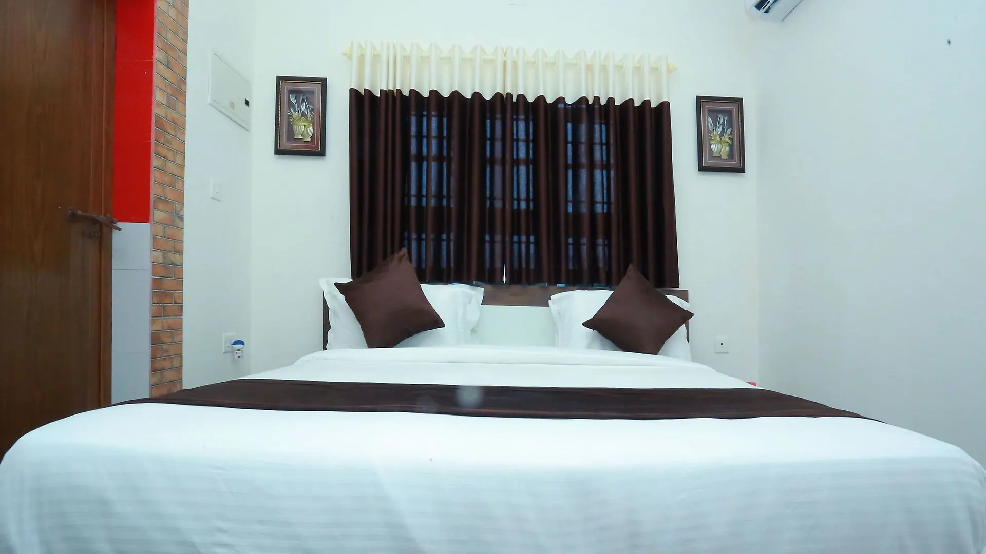 Oyo 10278 Hotel Caprice Residency Kochi