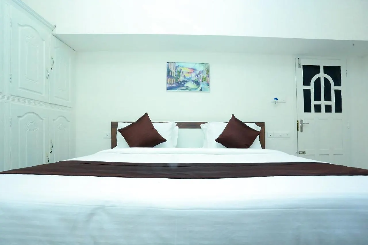 Oyo 10278 Hotel Caprice Residency Kochi 3*,  India